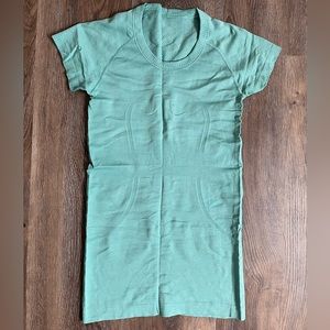 Lululemon//Swiftly Tech Short Sleeve Shirt//Size 4//Teal